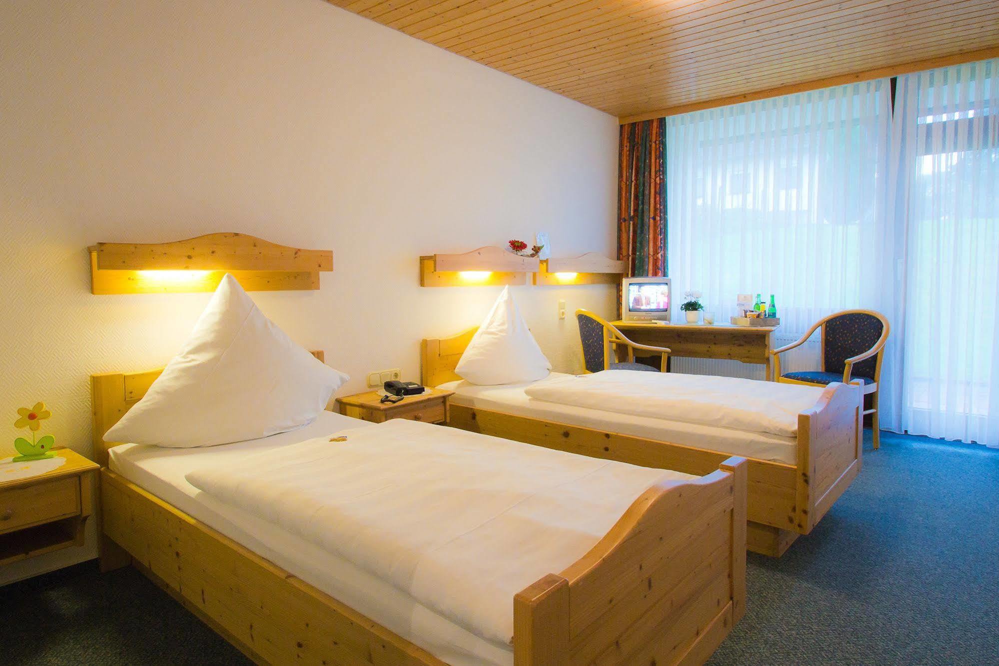 Hotel Am Lingelbach Knüllwald Kültér fotó