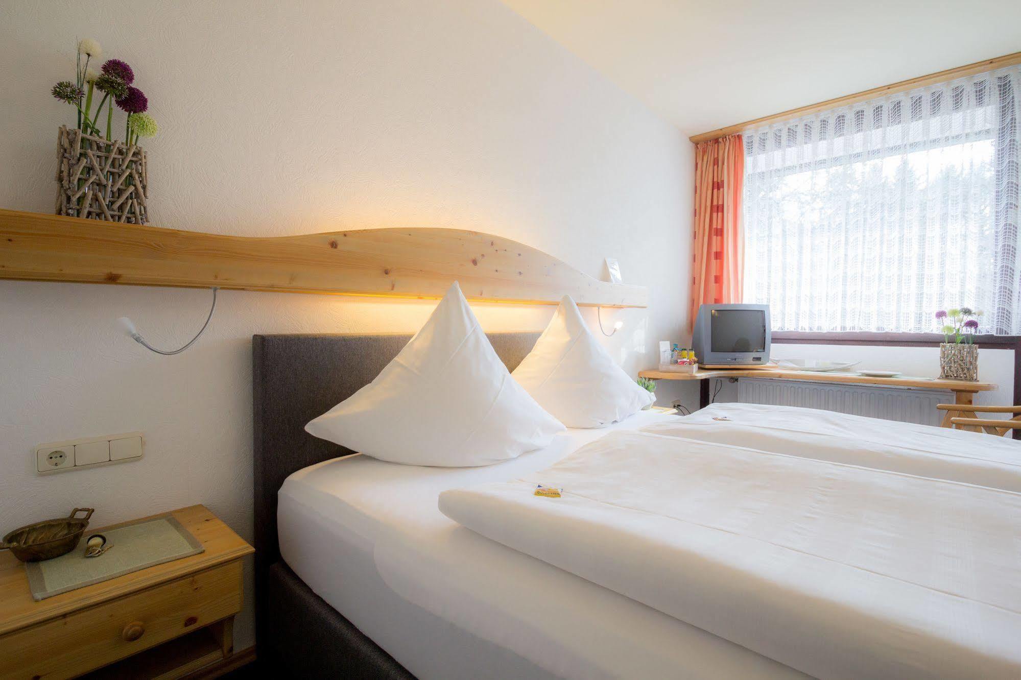 Hotel Am Lingelbach Knüllwald Kültér fotó