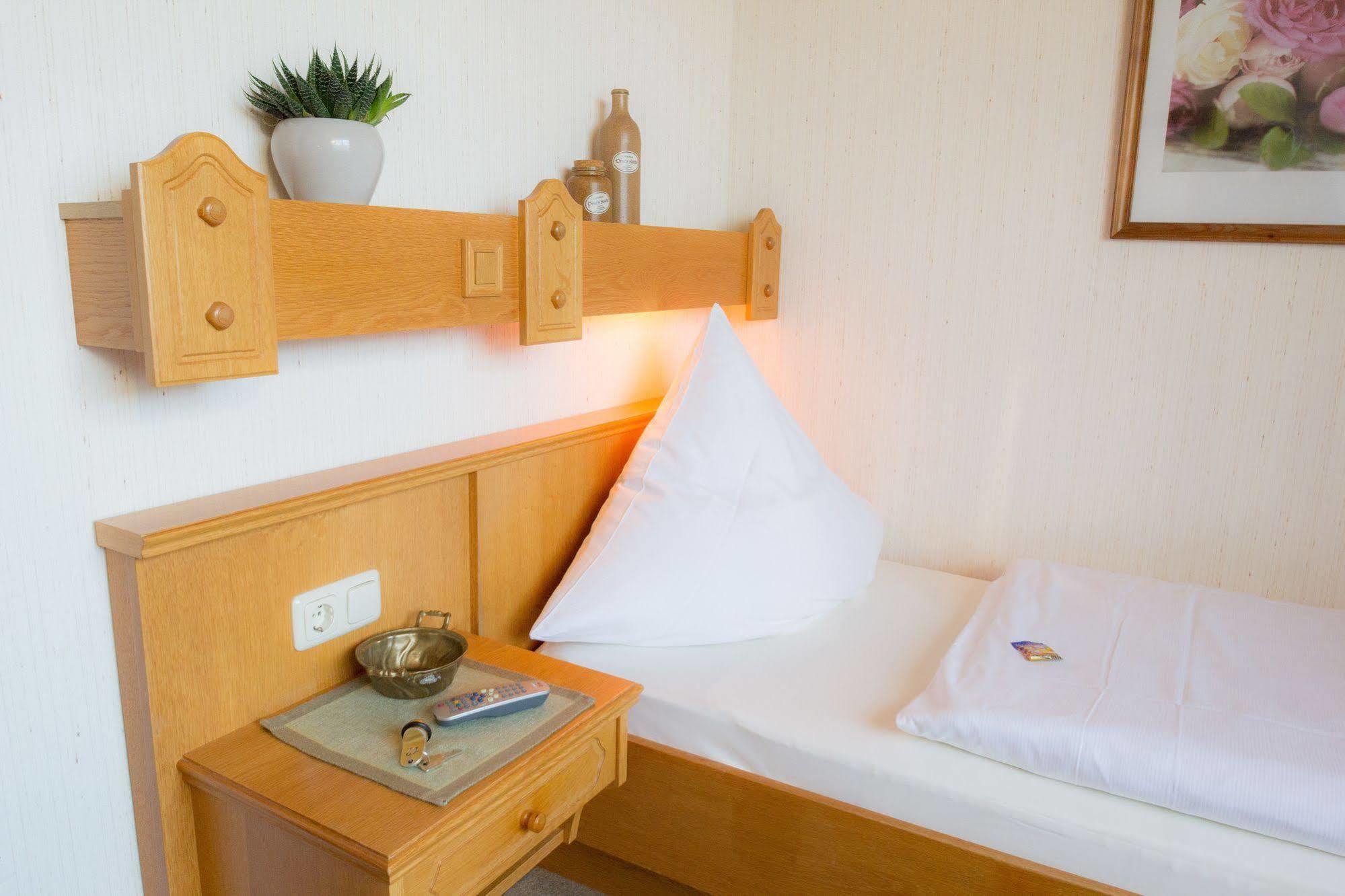 Hotel Am Lingelbach Knüllwald Kültér fotó